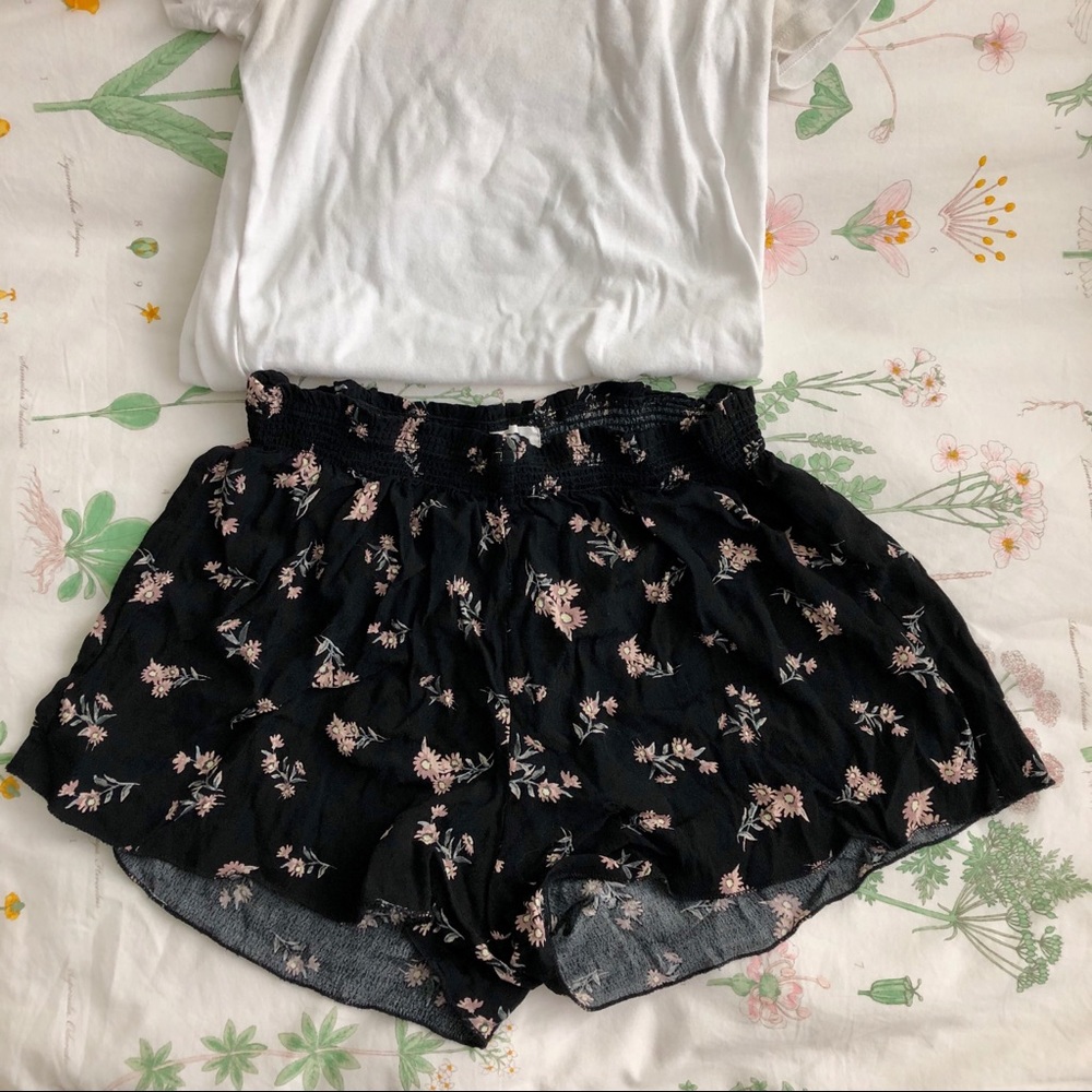 Cute flowy floral shorts